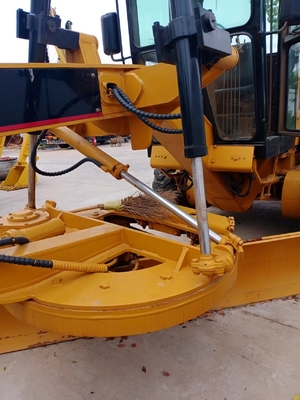 Ιαπωνία Χρησιμοποιούμενη μηχανή CAT 140H Χρησιμοποιούμενη βαθμίδα με 127KW υδραυλική μηχανή τροχού