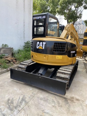 Χρησιμοποιούμενη μίνι σκάφτρα CAT305 με λειτουργικό βάρος 0,8 τόνων και υδραυλικό σύστημα