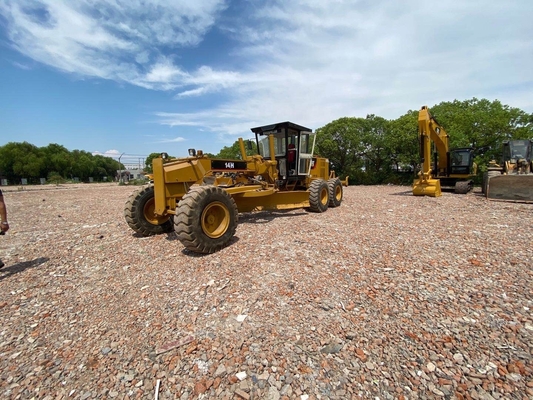 Ιαπωνία Αρχική μεταχειρισμένη μηχανή Caterpillar 14H με οδικό ελαστικό και μπροστινό φορτιστή στην Ιαπωνία