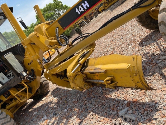 Ιαπωνία Αρχική μεταχειρισμένη μηχανή Caterpillar 14H με οδικό ελαστικό και μπροστινό φορτιστή στην Ιαπωνία