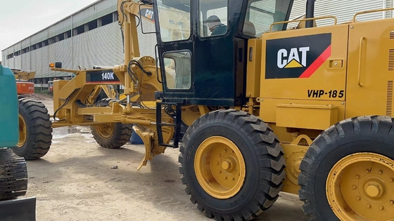 Εργαστήρια μηχανημάτων Χρησιμοποιείται CAT140K βαθμολογητής με κινητήρα Cummins και άμεση κίνηση