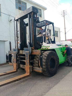 Βαρύ φορτηγό αναβατήρα Komatsu FD240 αποθηκευτικό κοντέινερ χρησιμοποιημένο φορτηγό αναβατήρα για ανθεκτικό