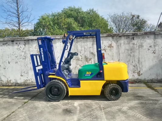 KOMATSU FD30 3 τόνων φορτηγό με πιρούνι χρησιμοποιημένο φορτηγό ανύψωσης μικρών παλέτων για δοχεία αποθήκευσης