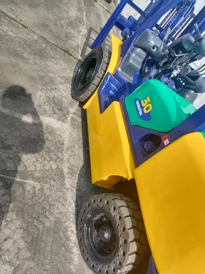 KOMATSU FD30 3 τόνων φορτηγό με πιρούνι χρησιμοποιημένο φορτηγό ανύψωσης μικρών παλέτων για δοχεία αποθήκευσης