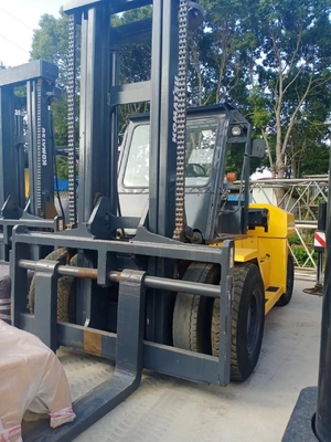 20 τόνων ντίζελ ανελκυστήρας KOMATSU FD200 για χειρισμό εμπορευματοκιβωτίων σε καταστήματα δομικών υλικών