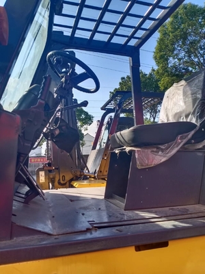 20 τόνων ντίζελ ανελκυστήρας KOMATSU FD200 για χειρισμό εμπορευματοκιβωτίων σε καταστήματα δομικών υλικών