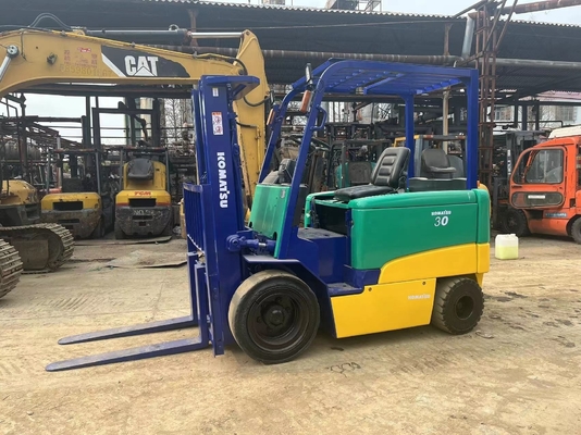 Επεξεργασία εμπορευματοκιβωτίων KOMATSU FD30 3 τόνων Ντίζελ Μίνι Φορτηγό με υδραυλικό σύστημα