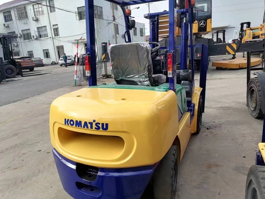KOMATSU FD30 φορτηγό ανεμοφόρου 3 τόνων με χειροκίνητη λειτουργία και καλή απόδοση σε θερμό άλμα