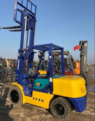 KOMATSU FD30 3 τόνων ντίζελ Μίνι ανυψωτικό φορτηγό για τη μετακίνηση βαρέων εμπορευματοκιβωτίων