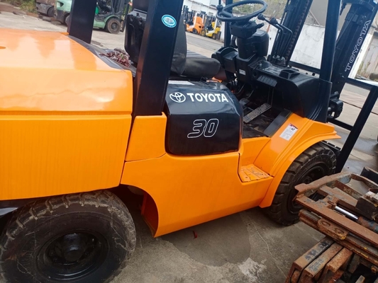 Εξαιρετικές συνθήκες εργασίας 3 τόνων Toyota FD30 Mini φορτηγό ανεμοφόρτων για βαρύ εξοπλισμό