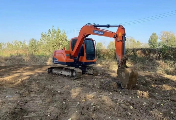 Χρησιμοποιούμενη εκσκαφέας Doosan DX75 με αρχική μπογιά και υψηλή λειτουργική απόδοση στην Ιαπωνία