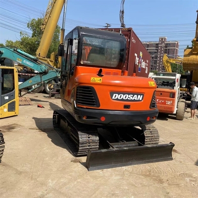 Ανοικτός εξορυκτής Doosan DX55 με αρχική μπογιά και 5,5 τόνους λειτουργικό βάρος