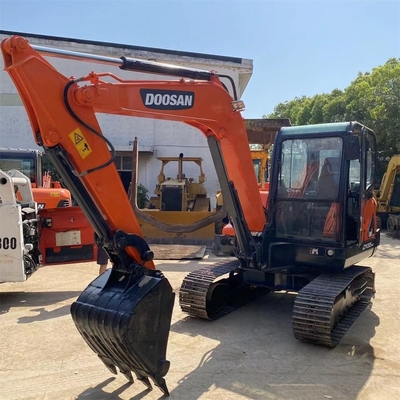 Ανοικτός εξορυκτής Doosan DX55 με αρχική μπογιά και 5,5 τόνους λειτουργικό βάρος
