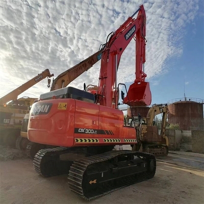 Εκσκαφέας Doosan DX300LC με χωρητικότητα κουβάς 1M3 και άλλη υδραυλική βαλβίδα