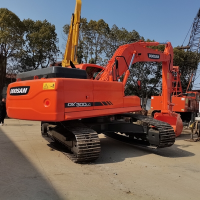 Χρησιμοποιούμενη εκσκαφέας Doosan DX300LC από την Ιαπωνία με αρχική μπογιά και υδραυλική αντλία Liyuan