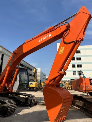 Χρησιμοποιούμενος εξορυκτής Hitachi EX200-3 σε καλή κατάσταση σε προσιτή τιμή με κόκκινο χρώμα
