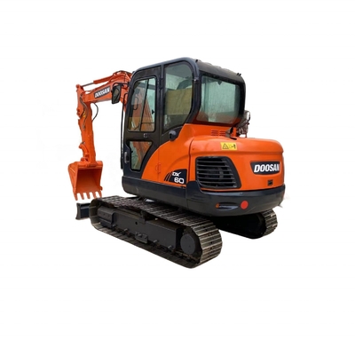 Εργαλεία βαρέων κατασκευών Doosan DX60 Χρησιμοποιούμενος εξορυκτής με υδραυλικό κύλινδρο