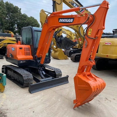 Εργαλεία βαρέων κατασκευών Doosan DX60 Χρησιμοποιούμενος εξορυκτής με υδραυλικό κύλινδρο