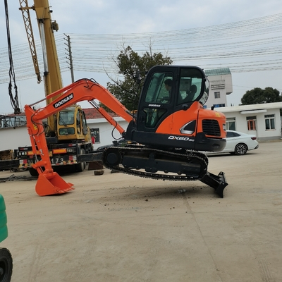 Εργαλεία βαρέων κατασκευών Doosan DX60 Χρησιμοποιούμενος εξορυκτής με υδραυλικό κύλινδρο