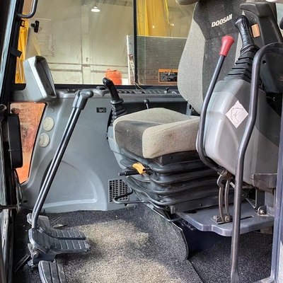 Εργαλεία βαρέων κατασκευών Doosan DX60 Χρησιμοποιούμενος εξορυκτής με υδραυλικό κύλινδρο
