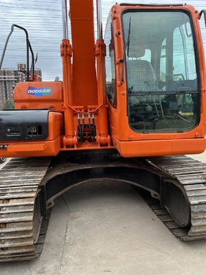 Χρησιμοποιούμενη εκσκαφέας Doosan 140LC με χαμηλές ώρες εργασίας σε άριστη κατάσταση