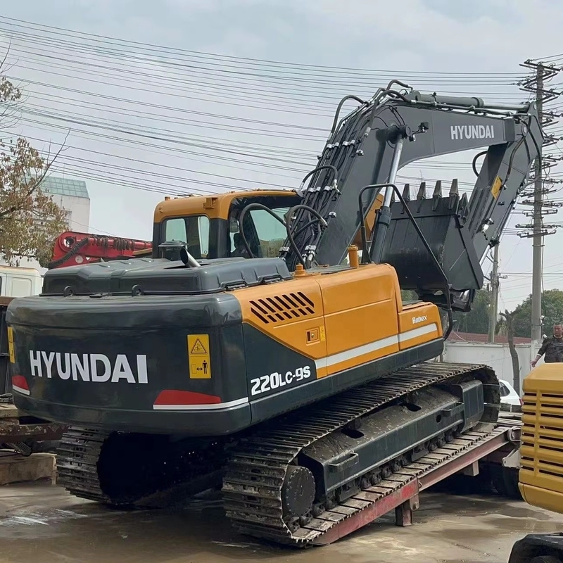 Χρησιμοποιούμενη εκσκαφέας Hyundai 220LC-9s με πρωτότυπο χρώμα και σε καλή κατάσταση στην Κορέα